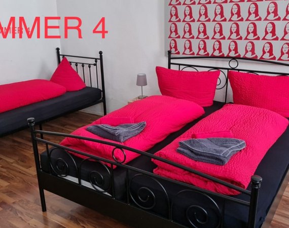 Basic Dreibettzimmer mit Gemeinschaftsbad