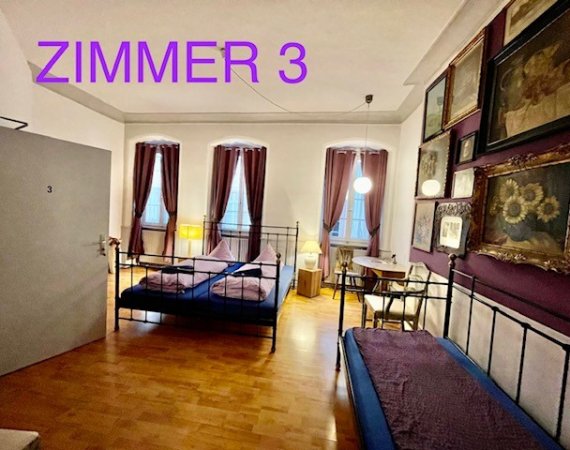 Dreibettzimmer mit eigenem Bad